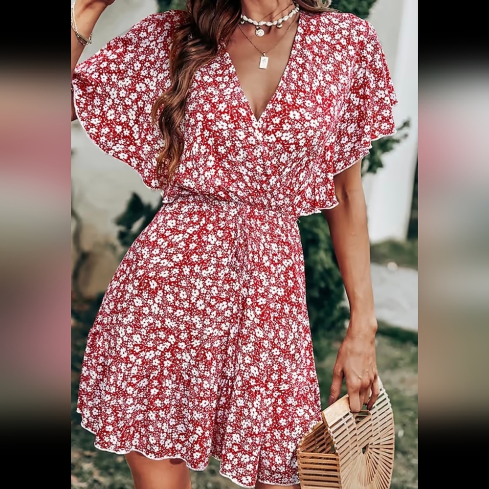 Cupshe Luciana V-neck Flared Sleeve Ditsy Dress